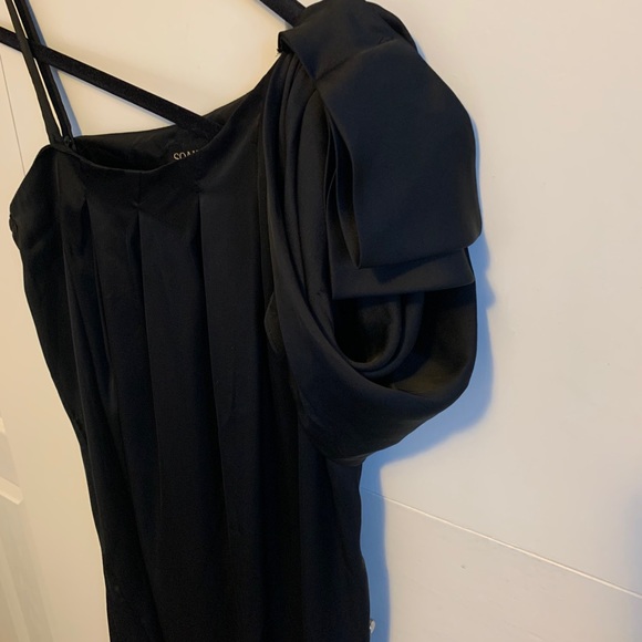 Off The Shoulder Dress - Picture 4 of 9